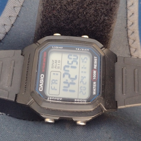 Casio Black Digital Alarm/Chrono Men's Watch - Picture 1 of 2